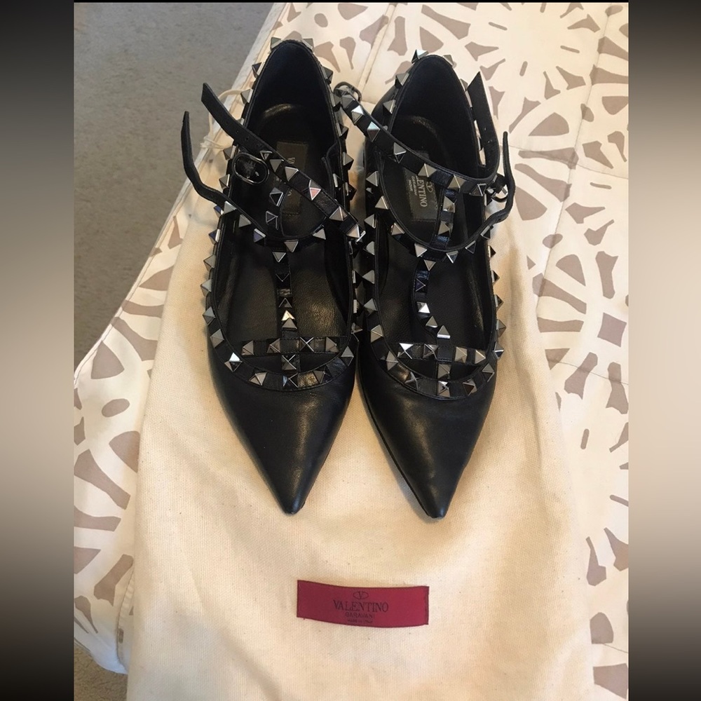 ★EMS発送/関税込/イベント★VALENTINO★ROCKSTUD FLAT SHOES Rockstud Velvet Ballerina for Woman in Black | Valentino US